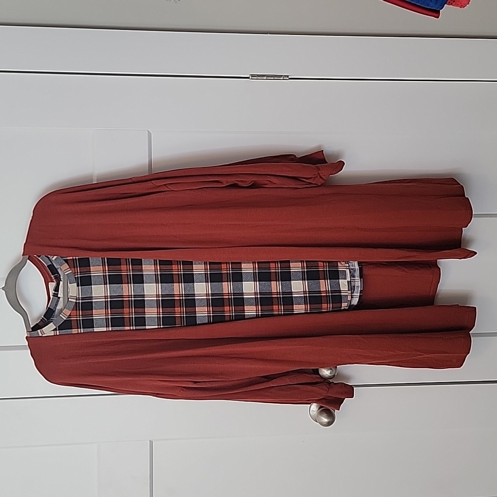 Grace & Emma Long rust cardigan & plaid top set, size 2XL